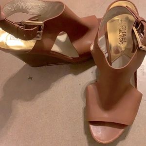 Open toed ankle step wedges